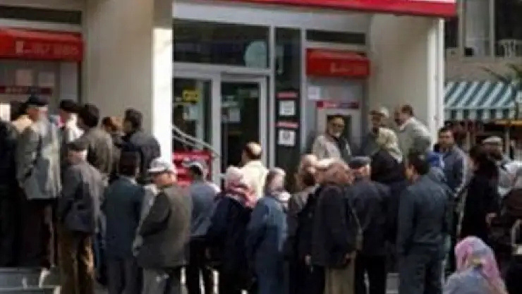 Emeklilik için yaş bekleyenlere kötü haber