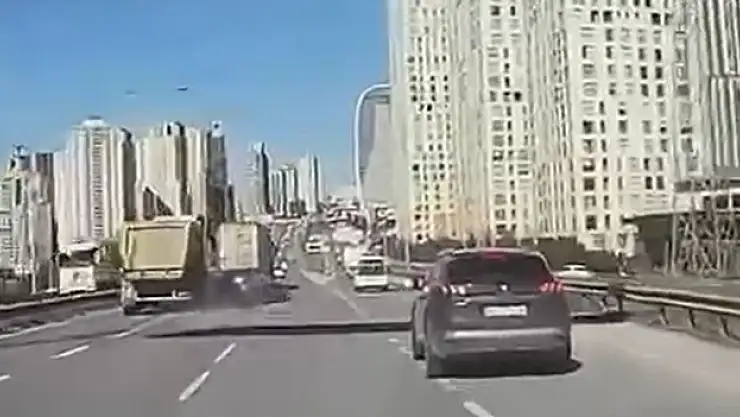 Hatalı şerit değiştirdi kaza yaptı