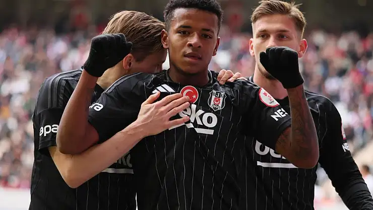 Keny Arroyo, siyah-beyazlı formayla ilk golünü attı