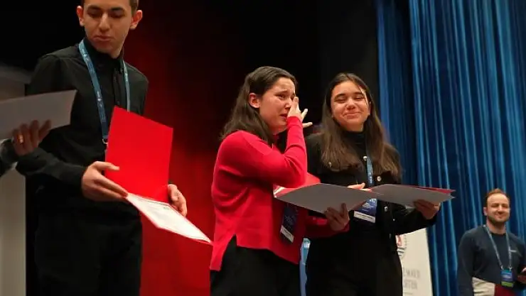 Bölge Yarışması'nı kazanan öğrencilerin belgeleri verildi