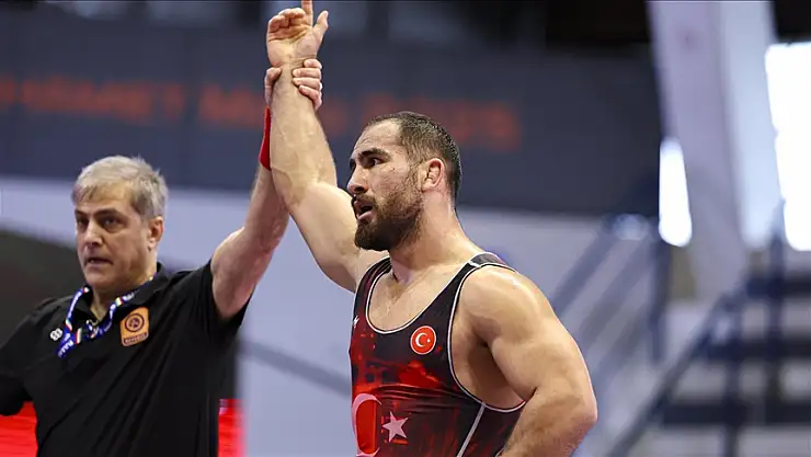 Milli güreşçi Feyzullah Aktürk, bronz madalya kazandı