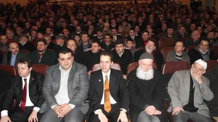 AGD' Eski Liderlerini anarken, oğul Erbakan' a ilgi şaşırttı