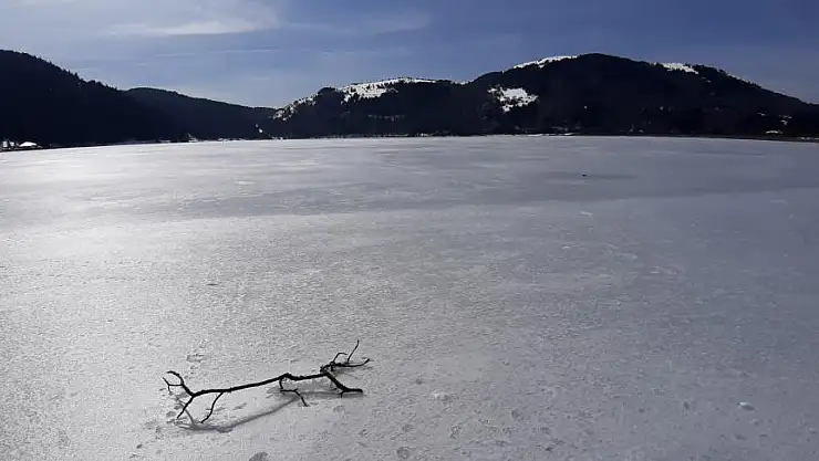 Abant Gölü'nde sessizlik hakim