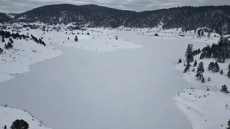 Film platosu değil, buz tutan göletler