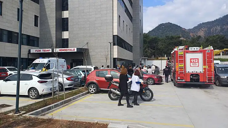 Elektrik kabloları yandı, hastalar tahliye edildi