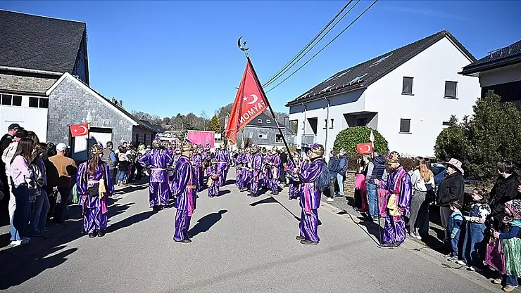 Belçika'nın 'Türk köyü'nde karnaval coşkusu yaşandı