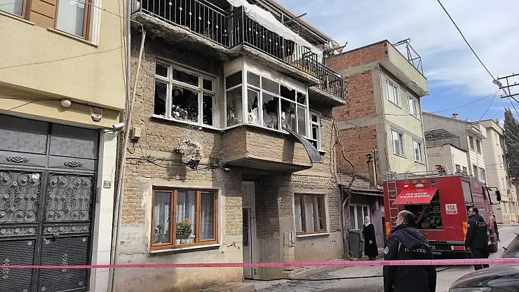 2 katlı ev alevlere teslim oldu