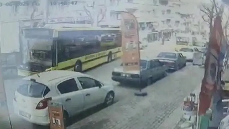 Yolcu dolu otobüs park halindeki araçlara böyle çarptı