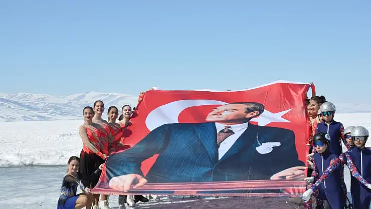Çıldır Gölü'nde buz üstünde dans