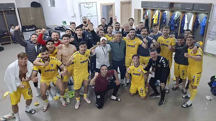 Menemen FK, taraftarının önünde