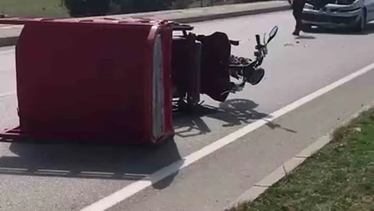 Motosikletle, otomobil çarpıştı: 1 ölü, 1 ağır yaralı