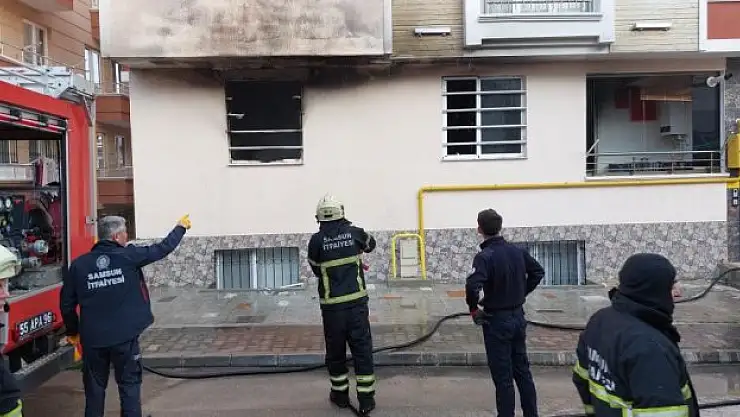 Çakmakla oynarken evi yaktı