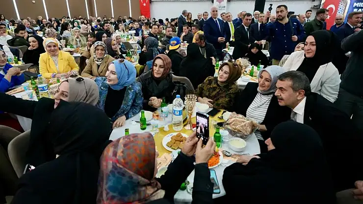 Bakan Tekin, 'Gençlik İftarı' programına katıldı