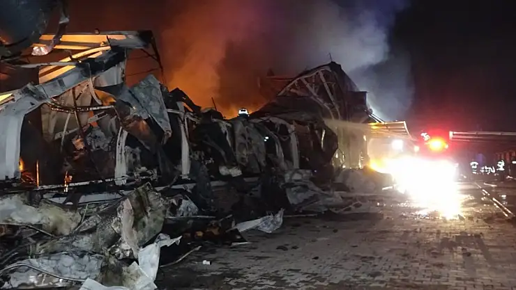 Fabrika alev alev yandı