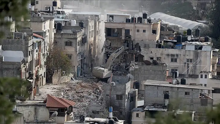 İsrail, Tulkerim kentindeki saldırılarını sürdürüyor