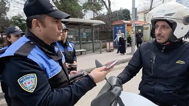 Motosiklet sürücülerine boyunluk hediye edildi