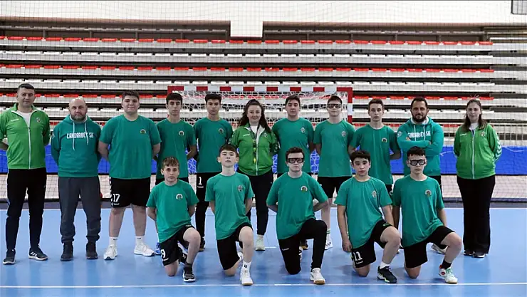 Kurduğu takım hentbolda 2. Lig'e yükseldi