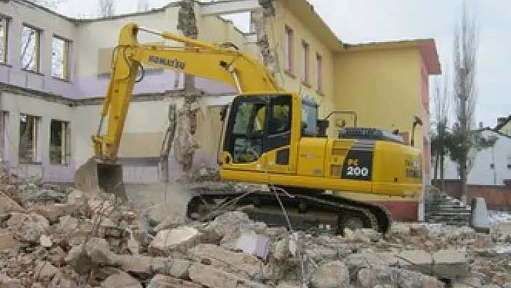 Yarım Asırlık okul yıkılıyor