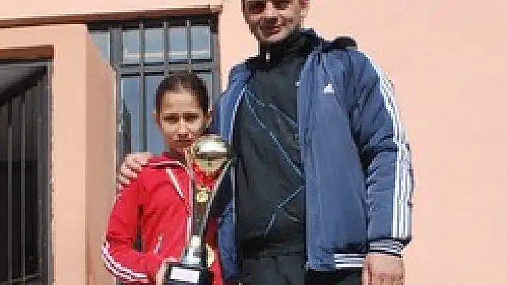 Minik Atlet Kardelen'in Hedefi Milli Forma