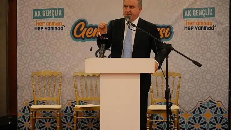 Bakan Bak, Edirne'de gençlerle iftarda buluştu