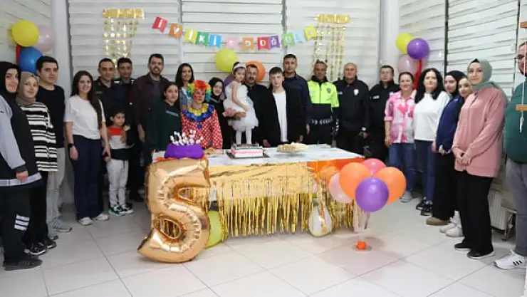 Şehit kızına doğum günü sürprizi