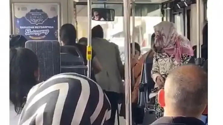 Tanımadığı kadına otobüste evlilik teklifi etti, sonu hüsranla bitti