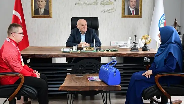 Başkan Kul'a özel sporcudan ziyaret