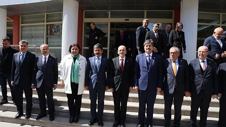 Hazine ve Maliye Bakanı Şimşek, iş adamları ile görüştü