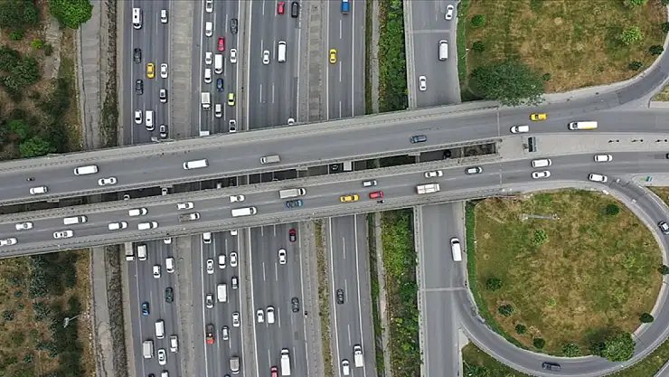 Motorlu kara taşıtları 348,1 milyar kilometre yol katetti