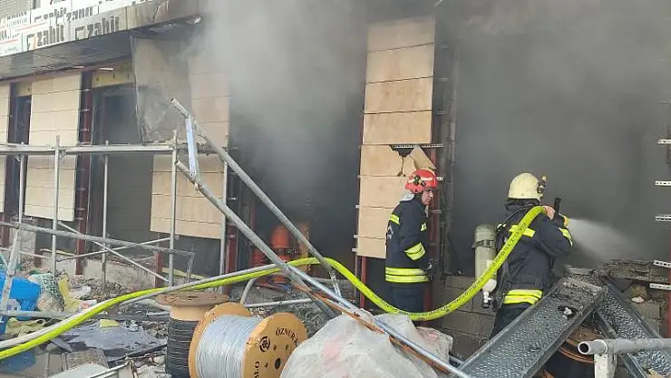 2 depo yangın çıktı