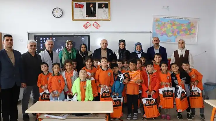 Büyükekşi'den öğrencilere destek