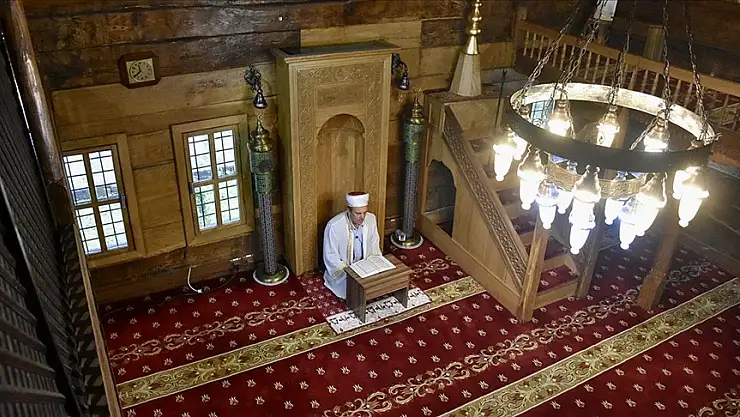 Tarihi çivisiz Laleli Cami'de mukabele geleneği 6 asırdır sürdürülüyor