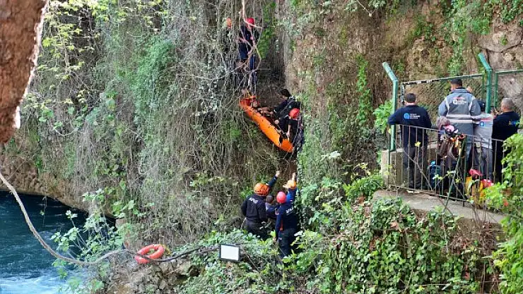 Manzara izlerken 15 metreden düştü