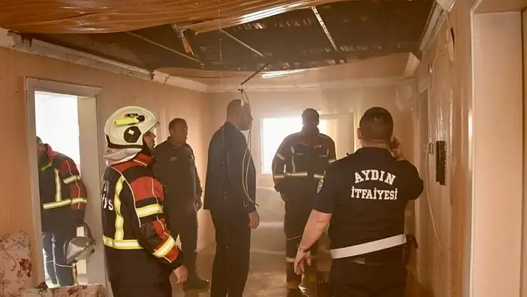 Evde çıkan yangın ekipleri alarma geçirdi