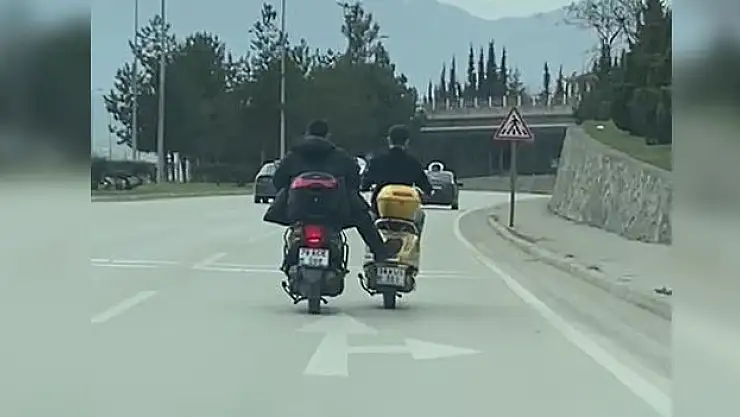 Motosiketlinin tehlikeli yolculuğu kamerada