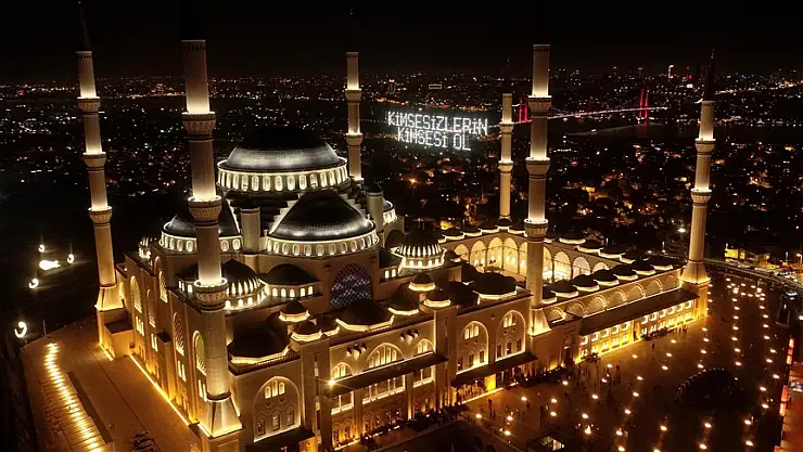 Kadir Gecesi dualarla idrak edildi