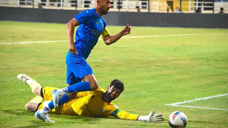 38 yaşındaki Yasin Öztekin,  gol krallığına koşuyor