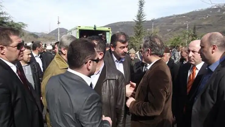 Ayvacık Belediye Başkanı Mustafa Belur'un Abisi Toprağa verildi.