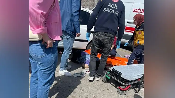 İki farklı otomobil genç kıza çarptı