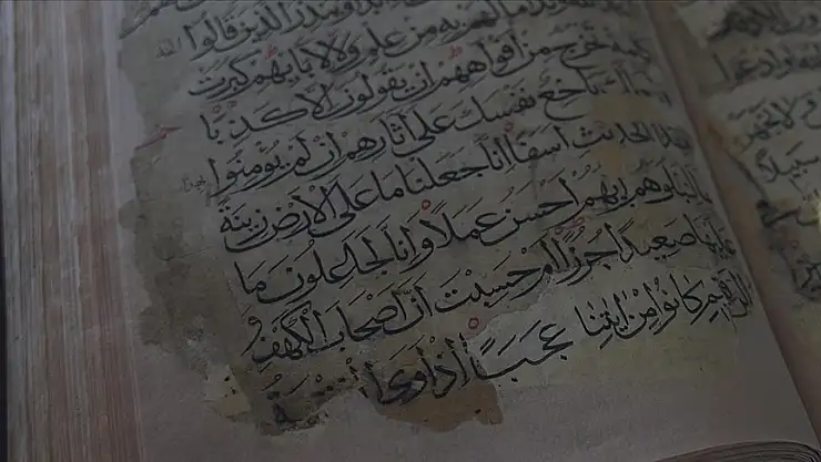 Irak'ta 4 asır önce yazılan Kur'an-ı Kerim özenle korunuyor