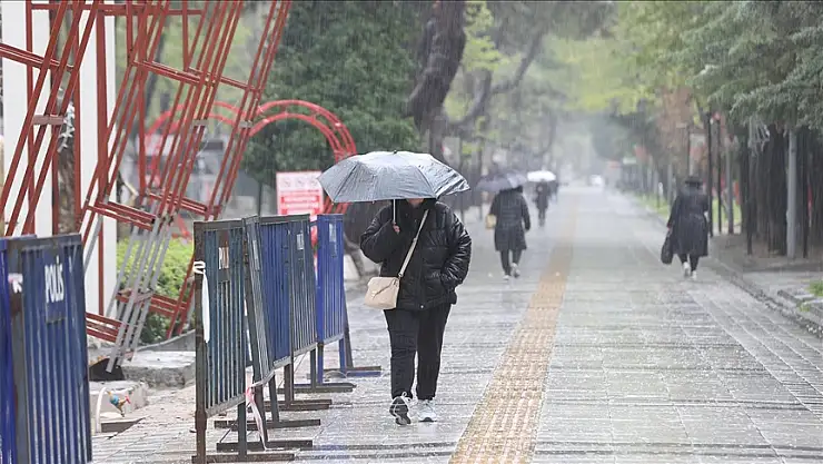Yurdun bazı bölgelerinde sağanak etkili oldu