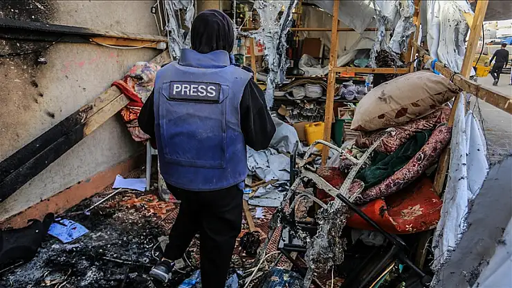 israil durdurak bilmiyor