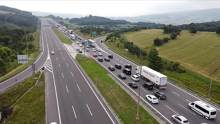 Emniyetten uzun yol sürücülerine 'yol hipnozu'