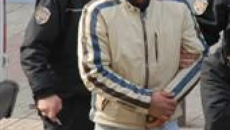 Eşini evden kovan koca gözaltında