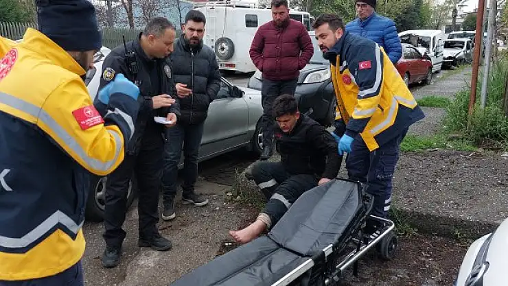 Motosiklet ile otomobil çarpıştı