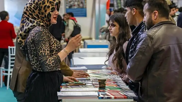 Van'da Kariyer Fuarı stantı açıldı