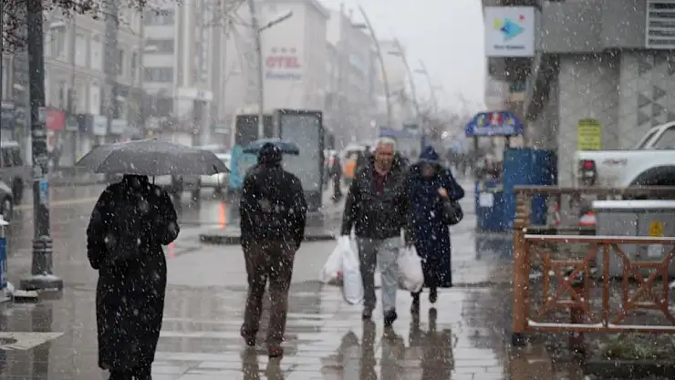 Erzurum'a baharla gelen kar