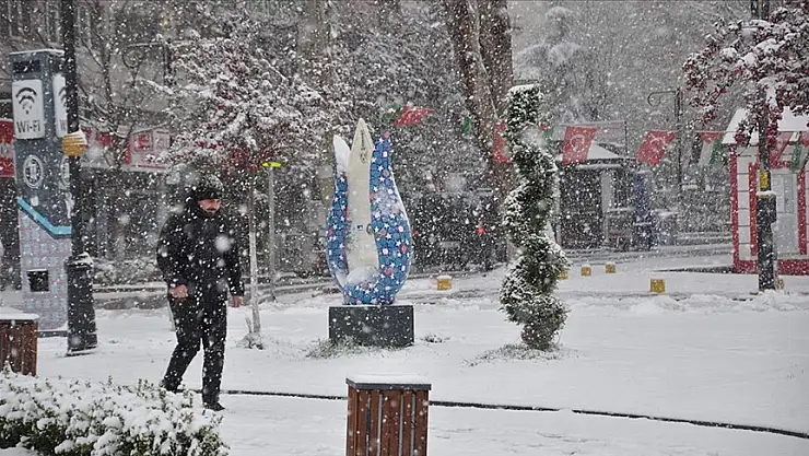 Bazı illerde kar etkili oluyor