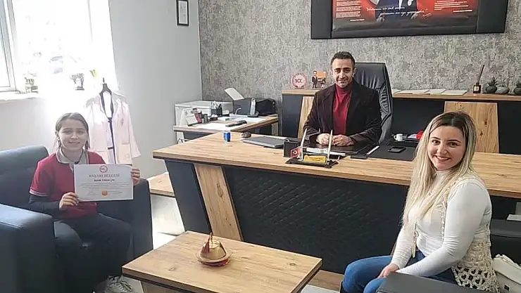 'Bağımsızlık' şiiri ilçe 1.'si oldu