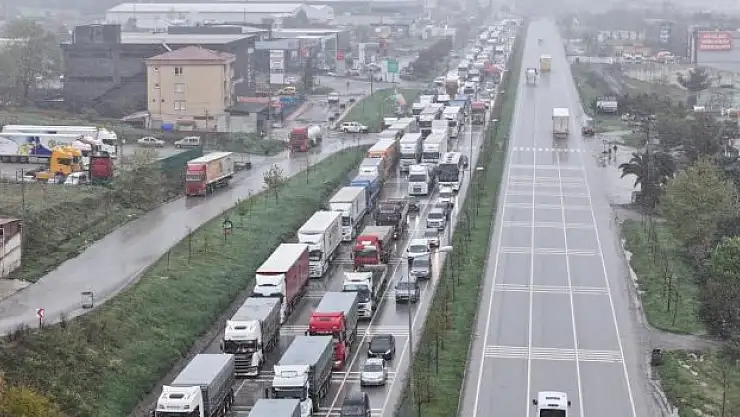 Nisan karı ulaşımı felç etti